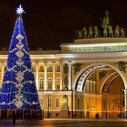 Jigsaw puzzle: New Year tree of St. Petersburg