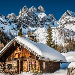 Jigsaw puzzle: Snow covered house