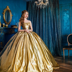 Jigsaw puzzle: Girl in a gold dress