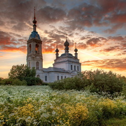 Jigsaw puzzle: Church in the village