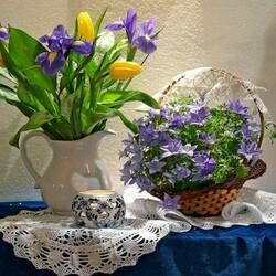Jigsaw puzzle: Flowers on the table
