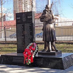Jigsaw puzzle: Monument to heroes-soldiers in Mytishchi
