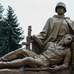 Jigsaw puzzle: Monuments to Soviet soldiers