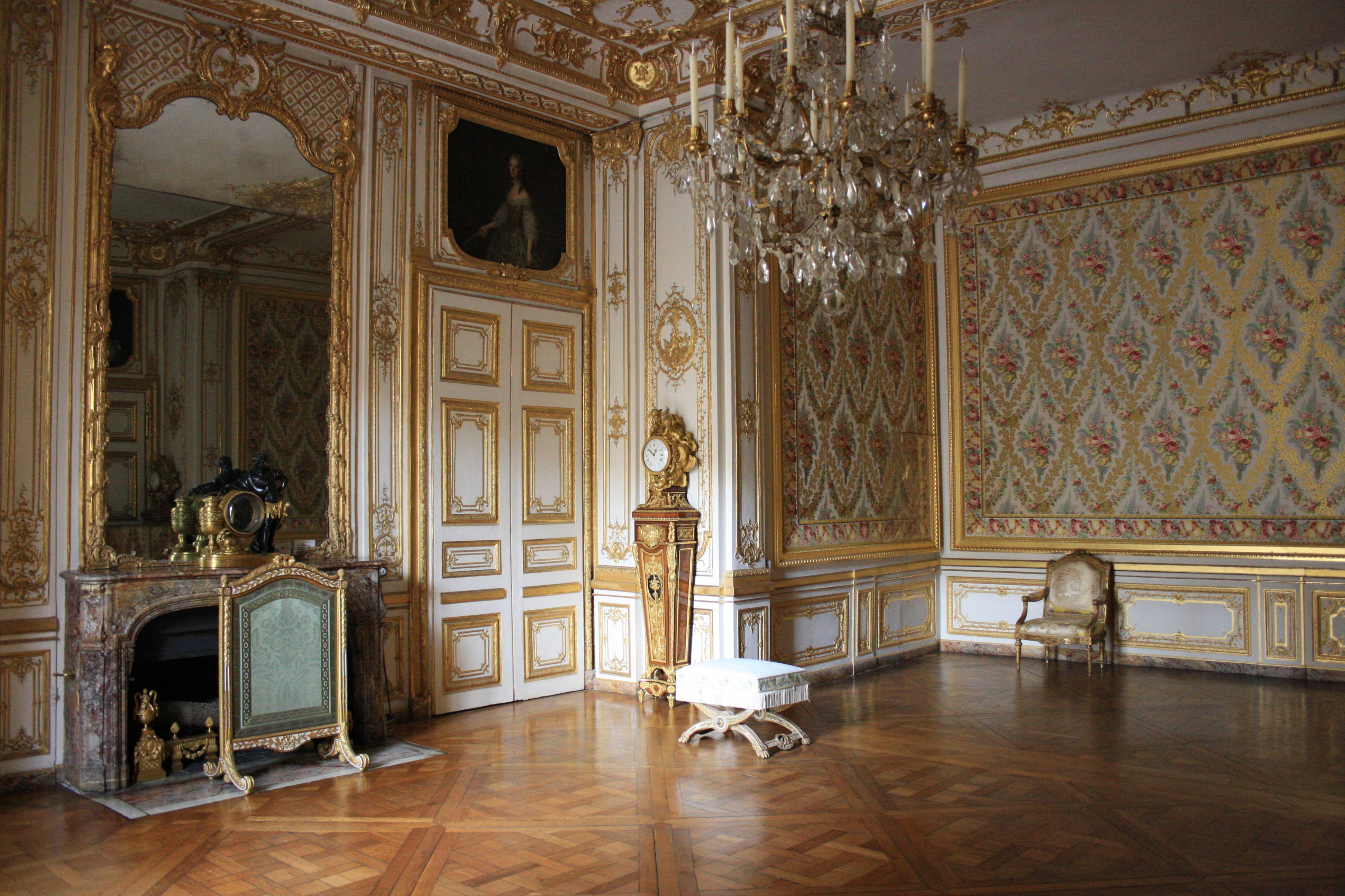 Версаль интерьер. Малые апартаменты короля в Версале. Версальский дворец Версаль внутри. Версальский дворец интерьеры.