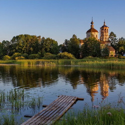 Jigsaw puzzle: Church by the river