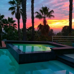 Jigsaw puzzle: Swimming pool at sunset