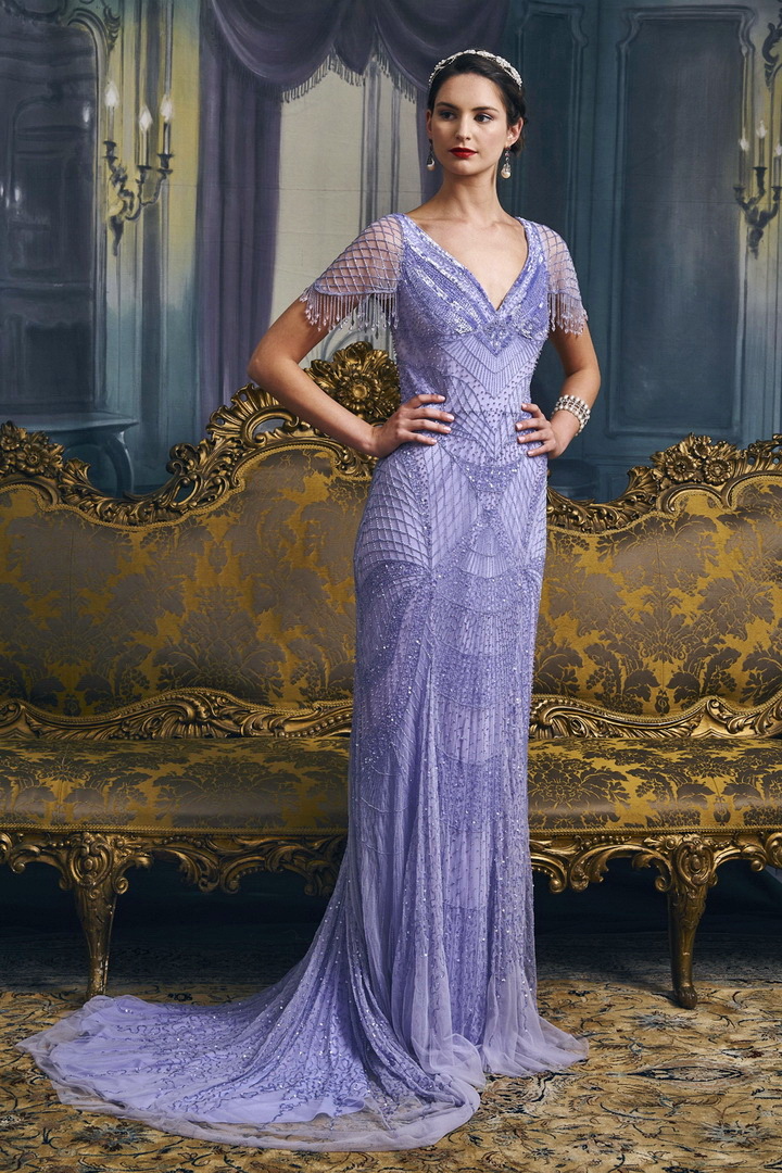 Jigsaw puzzle «Evening dress in vintage style» solve jigsaw puzzles