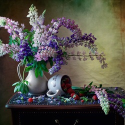 Jigsaw puzzle: Lupine and strawberry bouquet