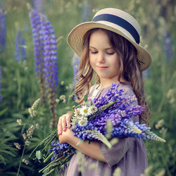 Jigsaw puzzle: Girl with lupins