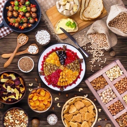 Jigsaw puzzle: Nuts and dried fruits
