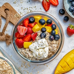 Jigsaw puzzle: Oatmeal with berries