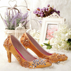 Jigsaw puzzle: Shoes with rhinestones