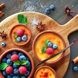 Jigsaw puzzle: Dessert with berries