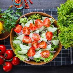 Jigsaw puzzle: Salad with vegetables