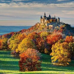 Jigsaw puzzle: Castle in the fall