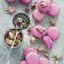 Jigsaw puzzle: Pink macaroons