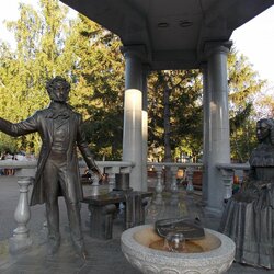 Jigsaw puzzle: Monument to Alexander Pushkin and Natalia Goncharova in Krasnoyarsk