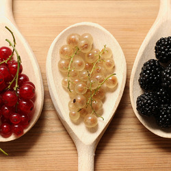 Jigsaw puzzle: Spoons with berries