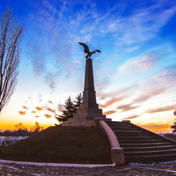 Jigsaw puzzle: Monument to Russian glory