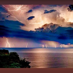Jigsaw puzzle: Thunderstorm over the sea