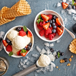 Jigsaw puzzle: Ice cream with berries