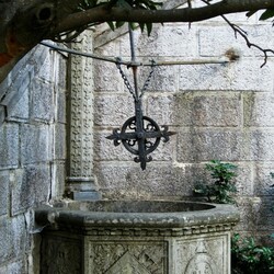Jigsaw puzzle: Gothic well of the Livadia Palace
