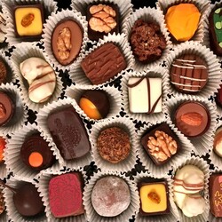 Jigsaw puzzle: Set of chocolates