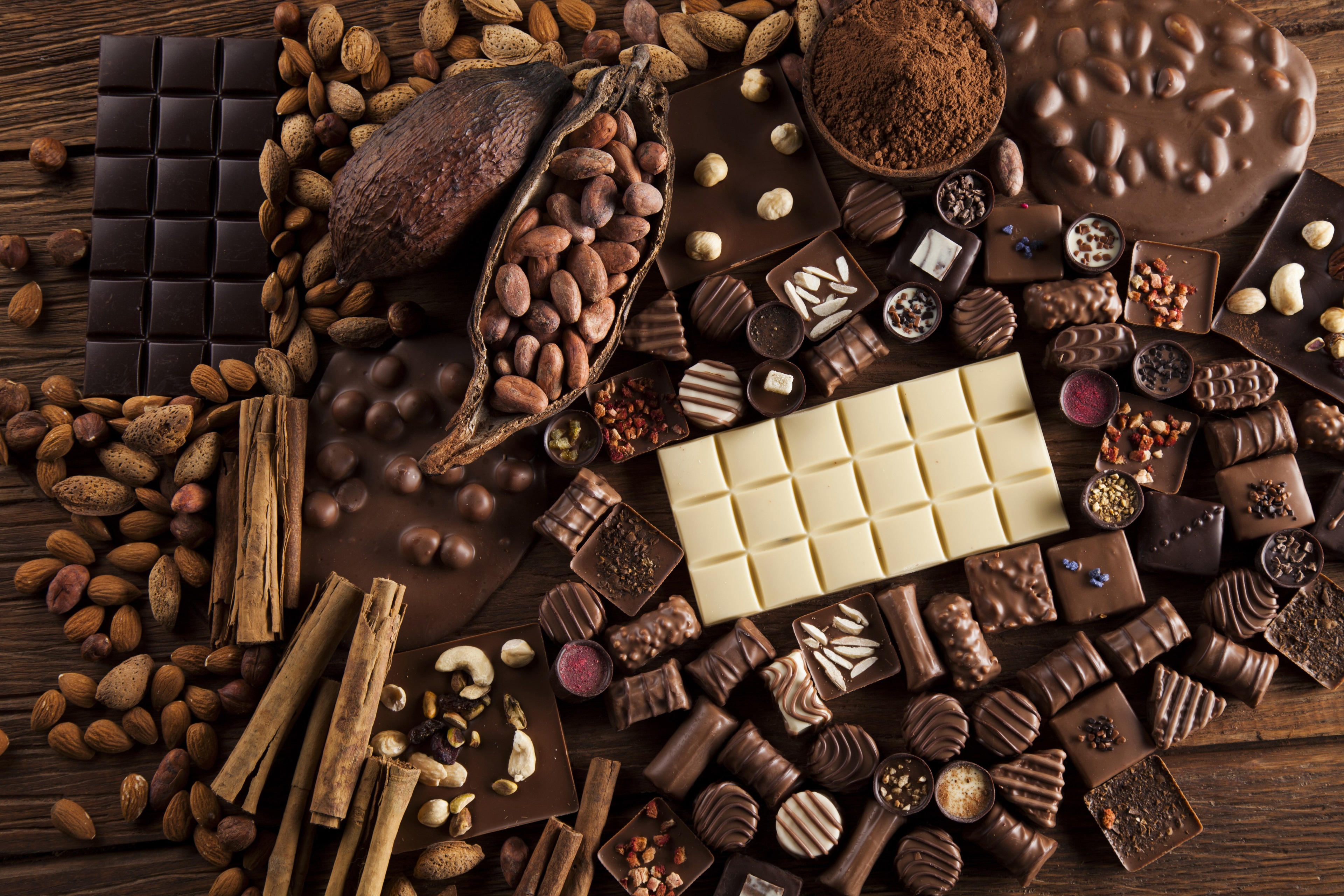 Шоколадный ассортимент. Шоколадные конфеты. Конфеты шоколад. Конфеты шоколадки. Шоколадная плитка.