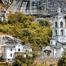 Jigsaw puzzle: cave monastery