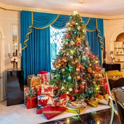 Jigsaw puzzle: Decorated Christmas tree