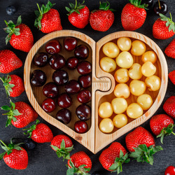 Jigsaw puzzle: Cherries and strawberries