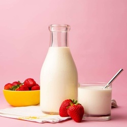 Jigsaw puzzle: Strawberries with milk