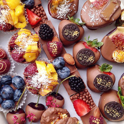 Jigsaw puzzle: Berries in chocolate