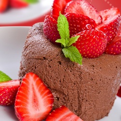 Jigsaw puzzle: Chocolate mousse with strawberries