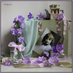 Jigsaw puzzle: Girl with lilac bells