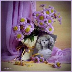 Jigsaw puzzle: Girl with lilac daisies
