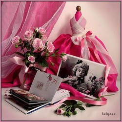 Jigsaw puzzle: Girl with pink roses