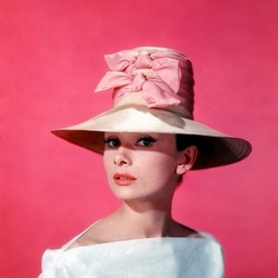 Jigsaw puzzle: Audrey Hepburn and her hats