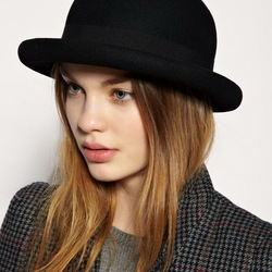 Jigsaw puzzle: Hats and caps. Bowler hat