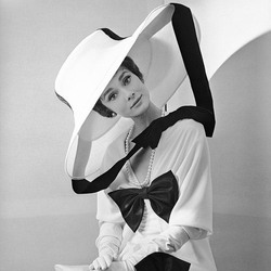 Jigsaw puzzle: Audrey Hepburn and her hats
