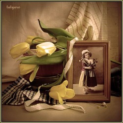 Jigsaw puzzle: Girl with yellow tulips