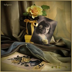 Jigsaw puzzle: Girl with a yellow rose