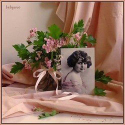 Jigsaw puzzle: Girl with pink hawthorn