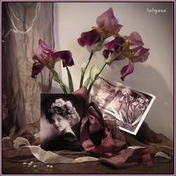 Jigsaw puzzle: Girl with lilac irises