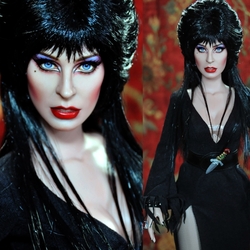 Jigsaw puzzle: Elvira Lady of the Dark Doll