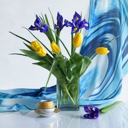 Jigsaw puzzle: Bouquet of tulips and irises