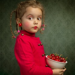 Jigsaw puzzle: Girl with cherries