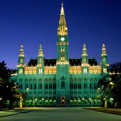 Jigsaw puzzle: Vienna City Hall at night