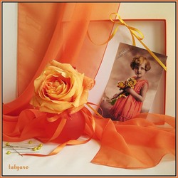 Jigsaw puzzle: Still life with a photo in orange tones