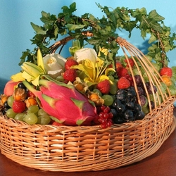 Jigsaw puzzle: Basket with fruits and flowers